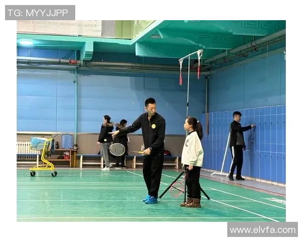 武汉羽毛球队耐力揭秘：羽毛球巨献背后的训练与坚持